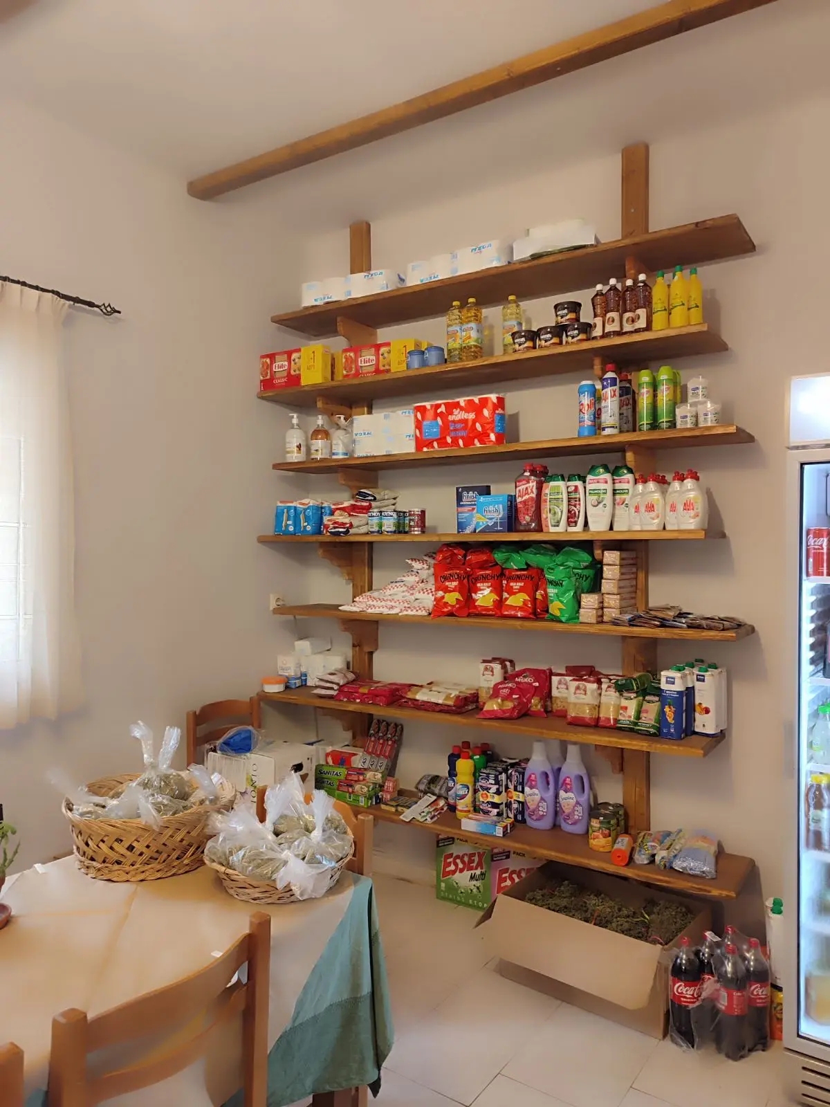 Εσωτερικός χώρος από την ταβέρνα Πεντέλεια